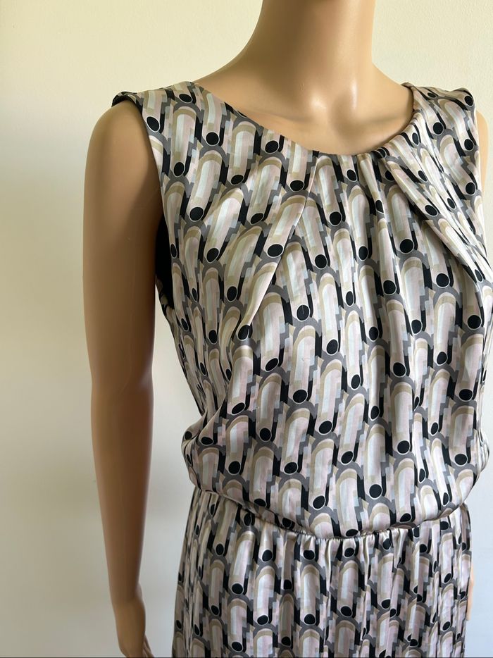Robe imprimée satinée sans manches LolaLiza taille française 42 TBE - photo numéro 4