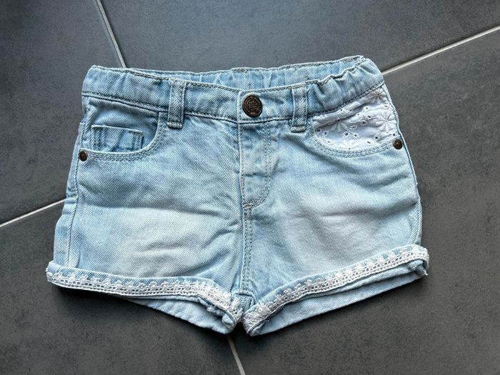Short en jeans clair avec dentelle bébé fille zara