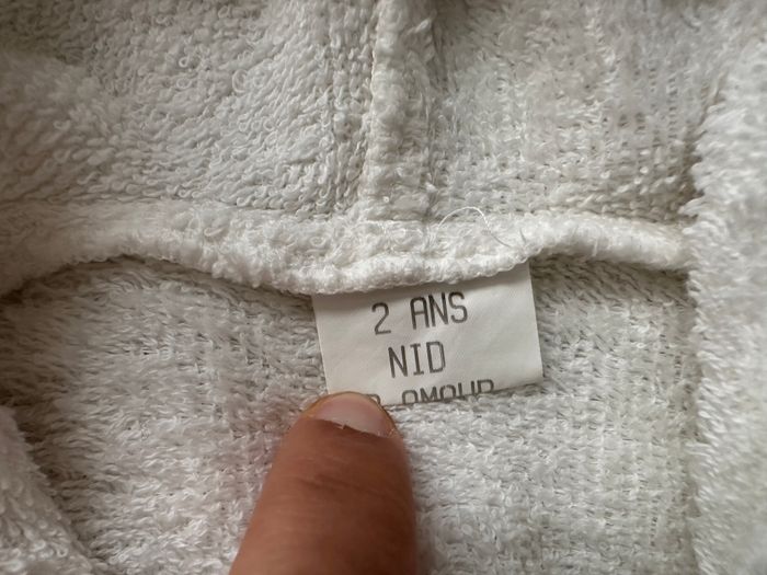 Peignoir blanc avec prénom ''ADRIEN'' taille 2 ans en très bon état - photo numéro 5