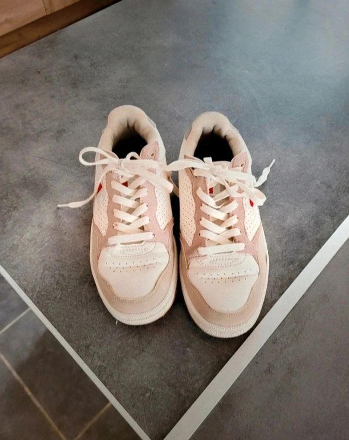 Baskets chaussures Champion
Taille 37 - photo numéro 2