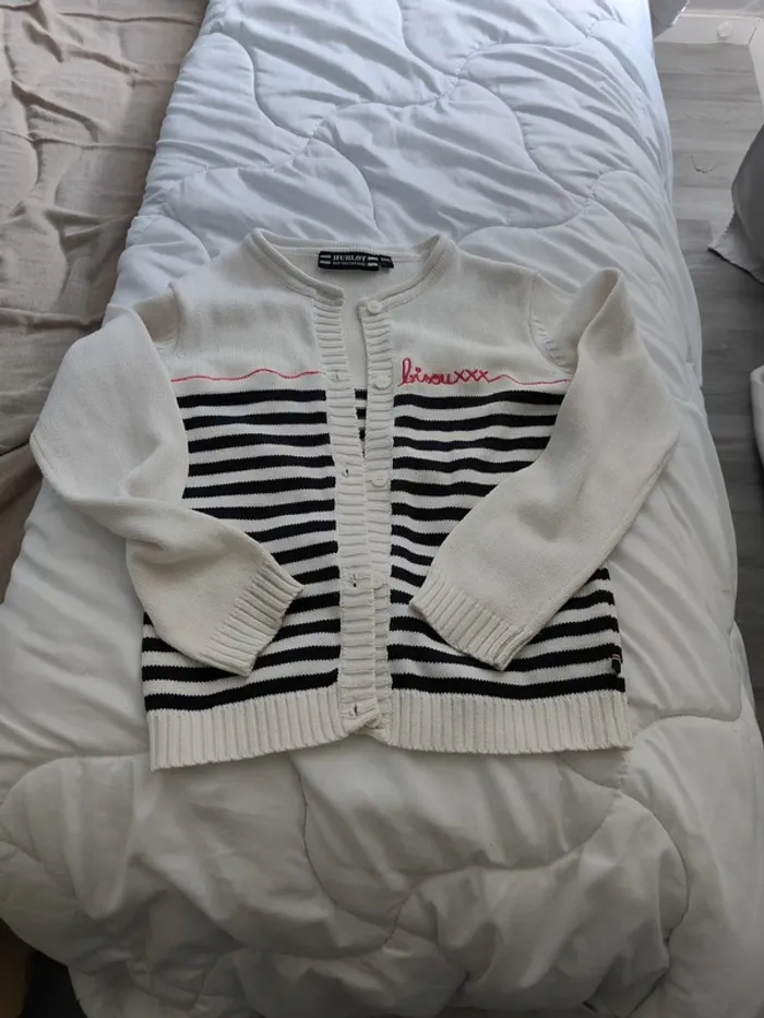3 gilets fille 8 ans - photo numéro 2