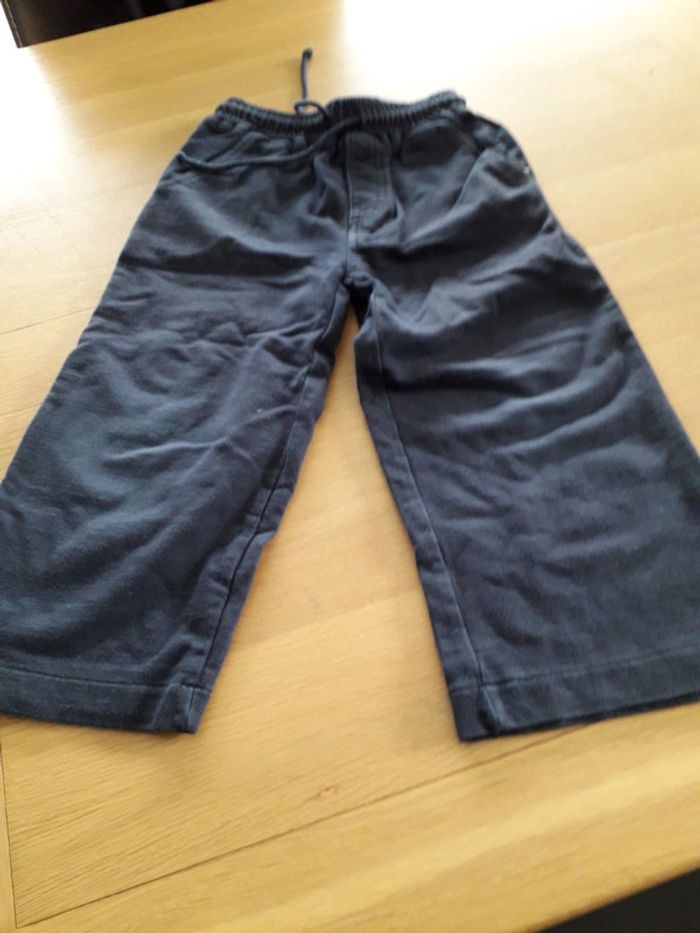pantalon survêtement offert pour l'achat d'un lot