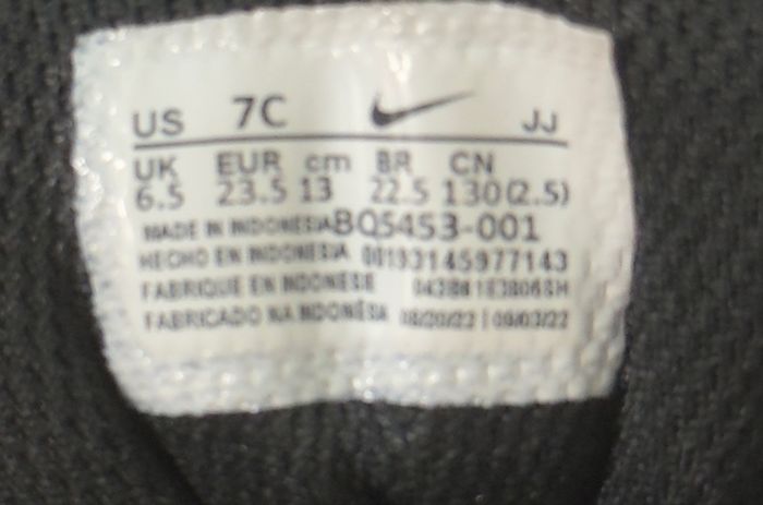 Nike Enfant – Baskets Noires – Taille 23,5 (US 7C) - photo numéro 4