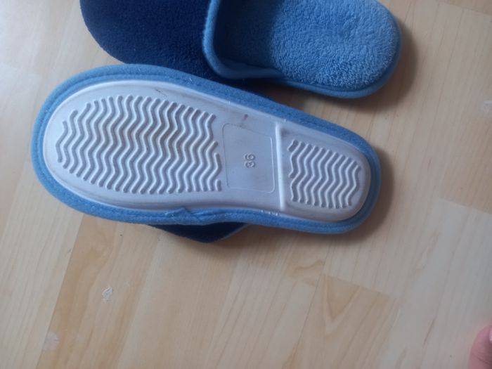 Pantouffle bleu très bon état bleu taille 36 - photo numéro 3