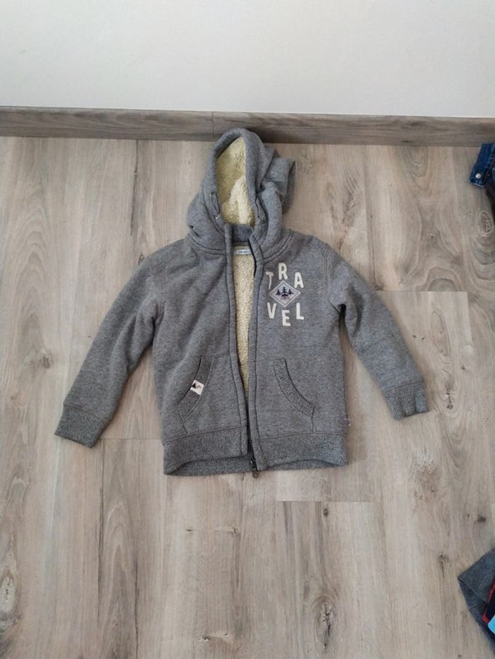 Gilet très chaud a capuche Okaïdi 6 ans