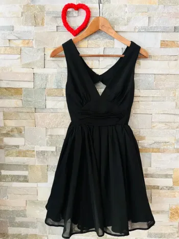 Robe noire neuve chic et élégante femme blanco