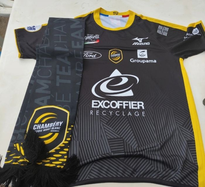 Maillot de handball officiel du club de Chambéry. avec écharpe  
Eux être vendu séparément