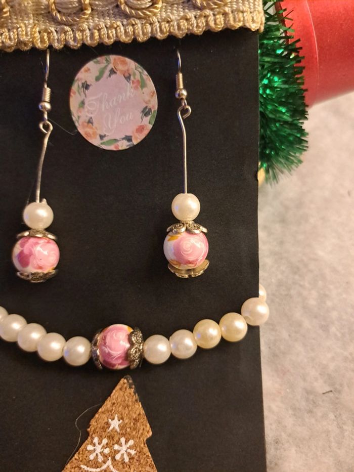 Boucles d'oreilles pendante avec bracelet rose et blanc - photo numéro 3