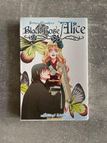 Manga Black rose alice tome 1 en français.