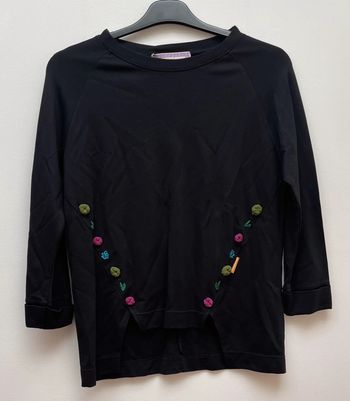 Teeshirt manches longues noir avec broderies et détails colorés