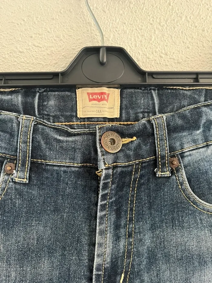 Short en jean Lévis 💫Taille 14 ans - photo numéro 3