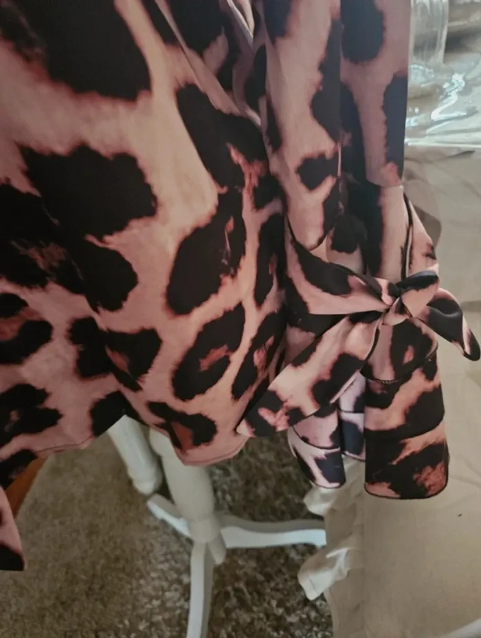 Chemise léopard manches volantées avec cordon Taille L Neuve - photo numéro 2