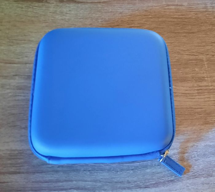 Pochette bleue - photo numéro 2