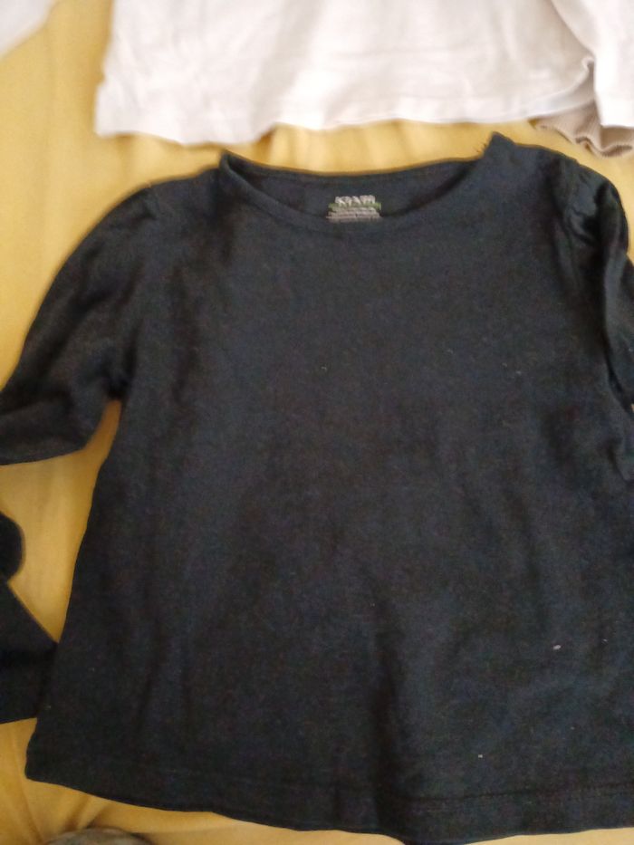 Lot de pulls pour fille taille 4ans et taille 3ans - photo numéro 3