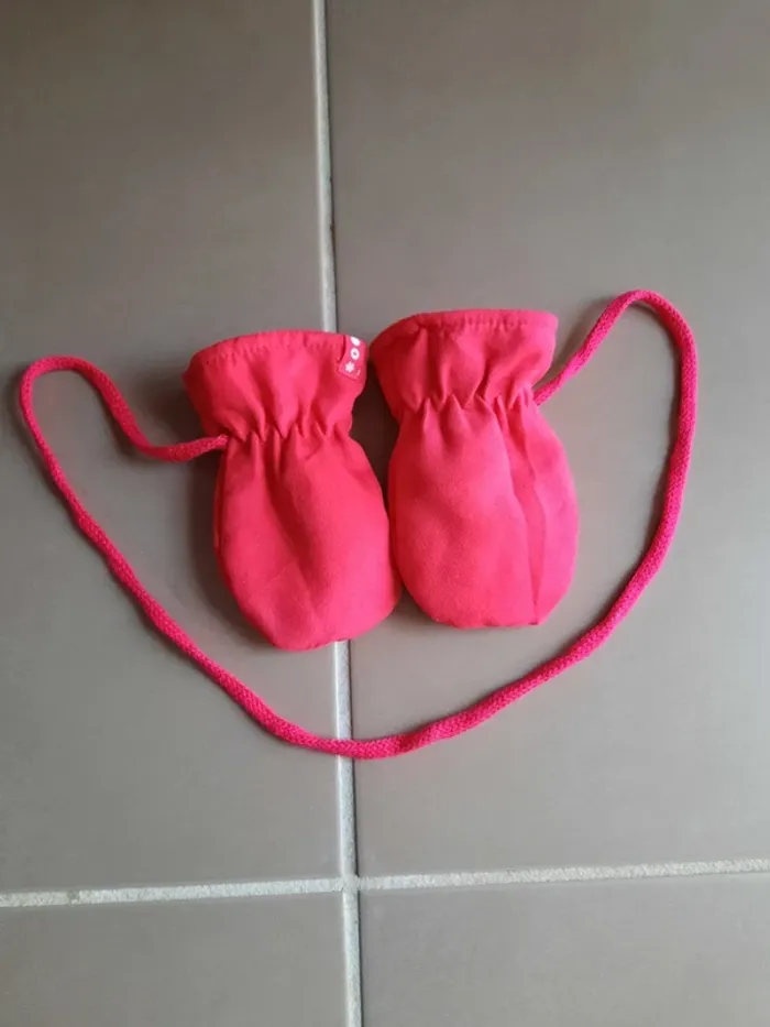 Moufles DPAM 6-12mois neuf