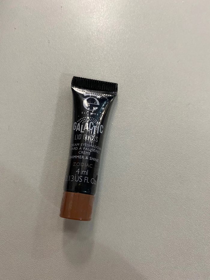 Fard à paupières crème couleur bronze