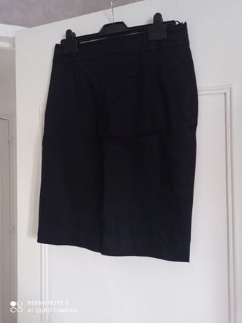 Jupe noire  courte taille 38 Mango