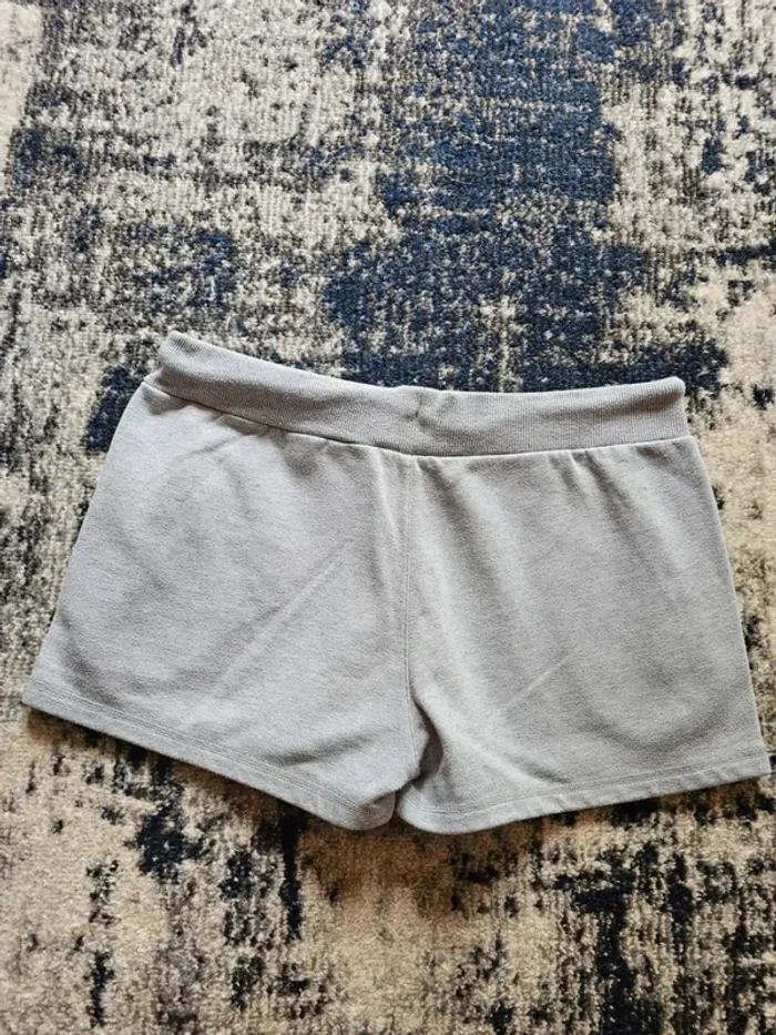 Short Superdry Gris Chiné Taille 40 - Sportswear Chic - Parfait Été - photo numéro 2