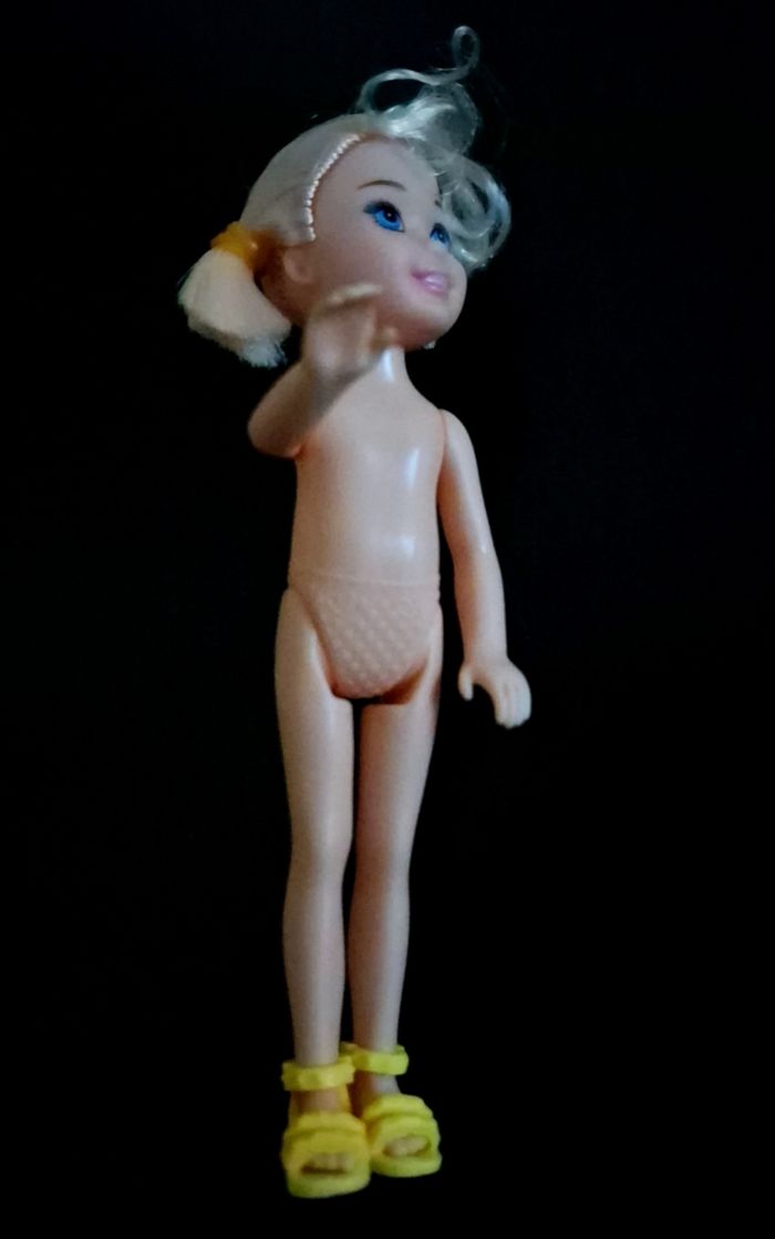 Filette barbie et sa bouée - photo numéro 6