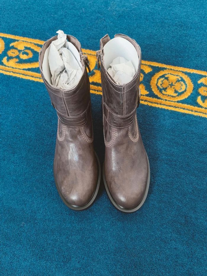 Bottines Nero Giardini en cuir marron, style motard chic - photo numéro 11