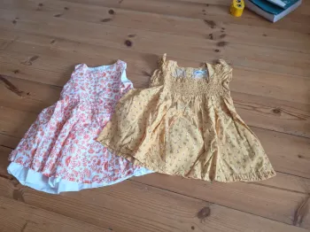 Lot de 2 robe 6 mois.