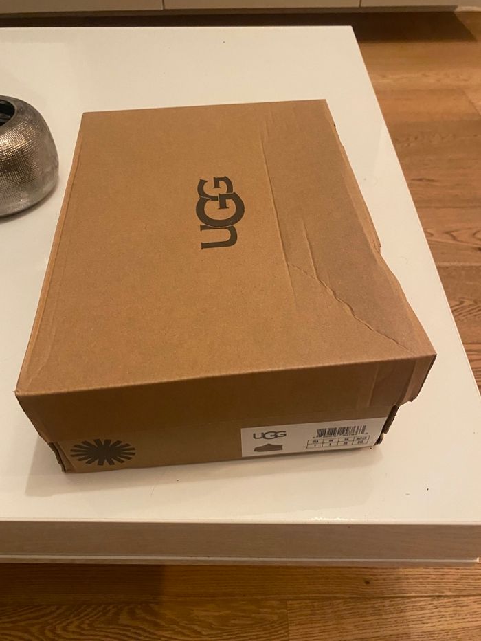 Bottes moufles  Ugg tazz taille 38 neuve - photo numéro 9