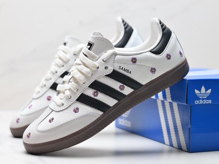 Baskets Adidas Samba Flowers 41 1/3 - neuves - photo numéro 5