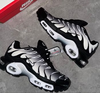 Nike Tn noir gris blanc 35
