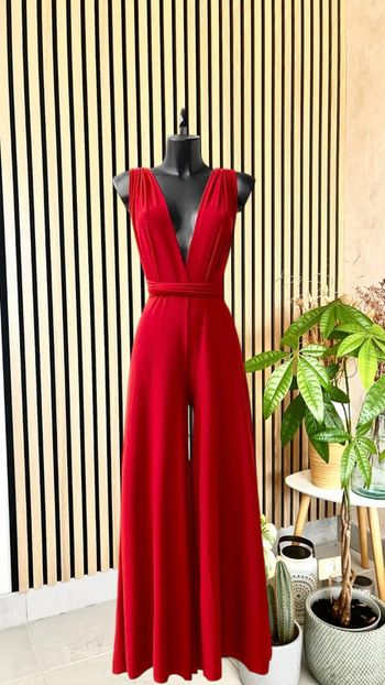 Combinaison rouge multi positions pour l’été dos nu