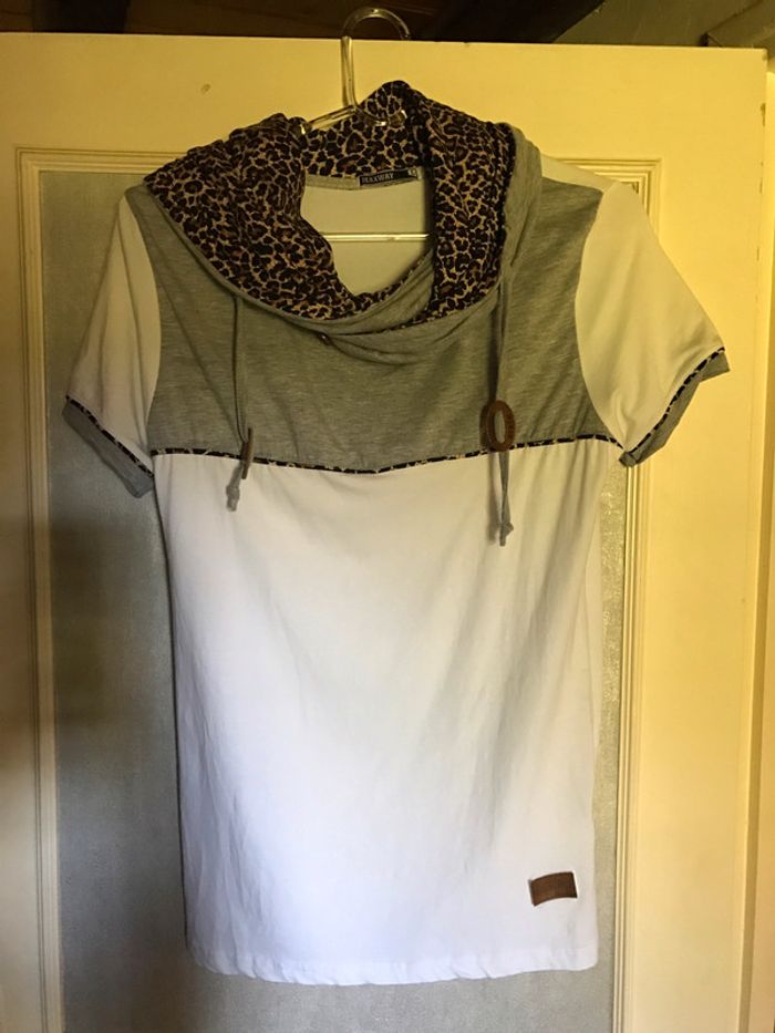 T-shirt gris blanc léopard