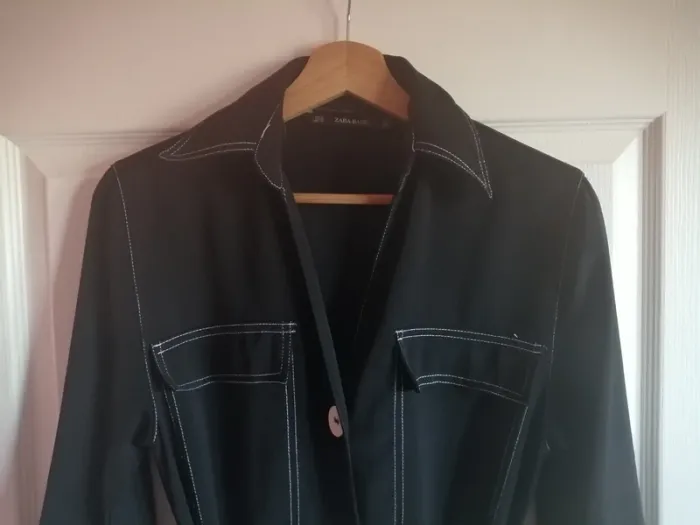 Robe Zara noir et blanche à gros boutons - photo numéro 2