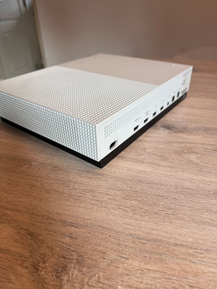 Xbox one S - 500Go + manette - photo numéro 4