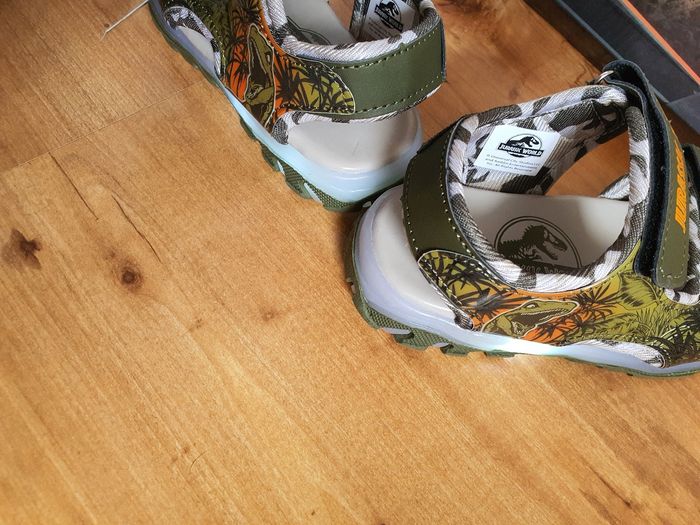 Chaussures sandales jurassic Park lumineuse taille27 - photo numéro 7