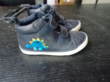 Basket dinosaure taille 24