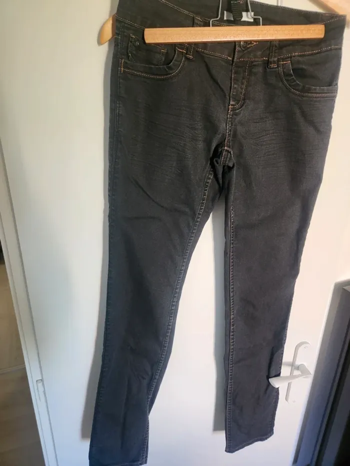 Jean foncé coupe droite couture marron taille 40 Promod