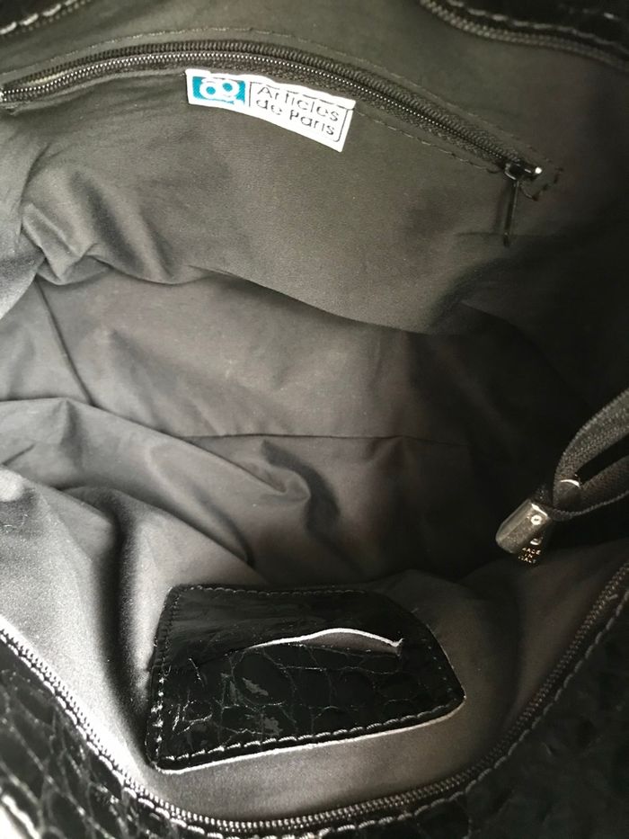Très joli sac cuir vernis noir façon crocodile - photo numéro 6