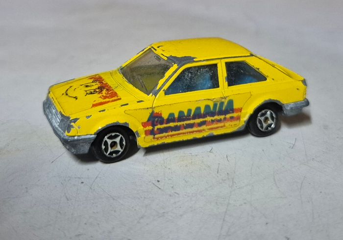 Voiture miniature norev série mini jet Ford escort jaune banania
