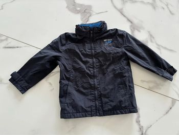 Jolie veste coupe-vent noire et bleue T. 4 ans/104 cm garçon