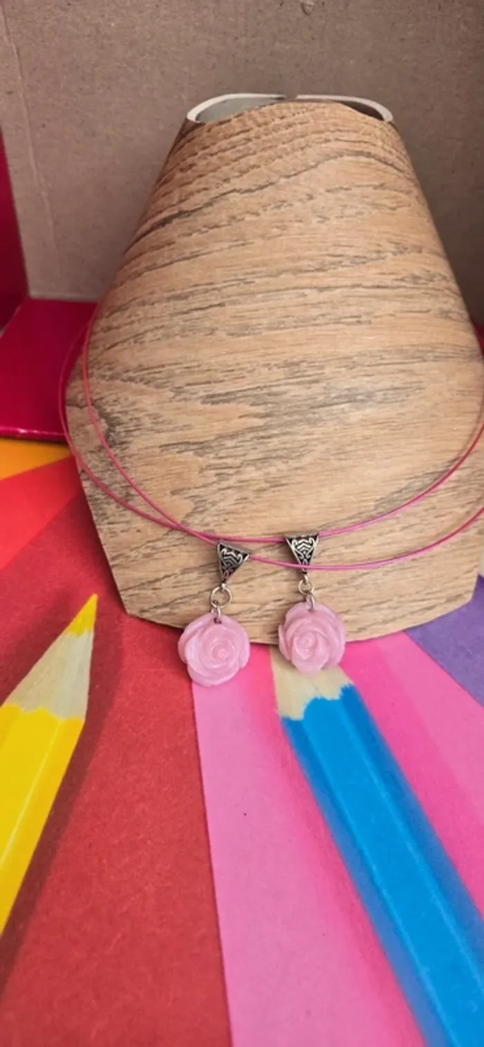 Collier petite rose rose Fimo neuf