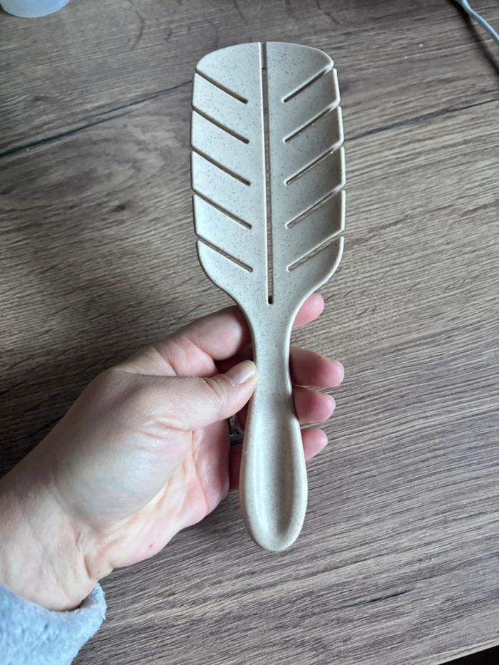 Brosse à cheveux - photo numéro 2