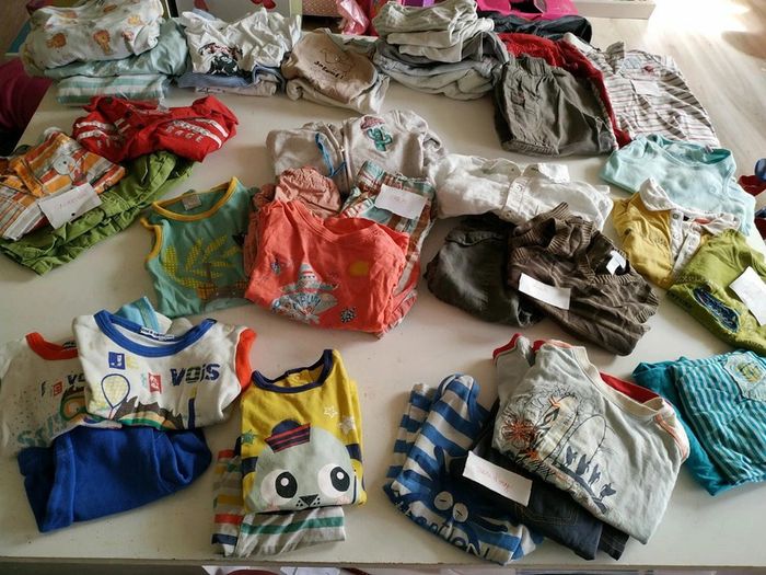 Très gros lot de plus de 40 pièces taille 2 ans vêtements d'été