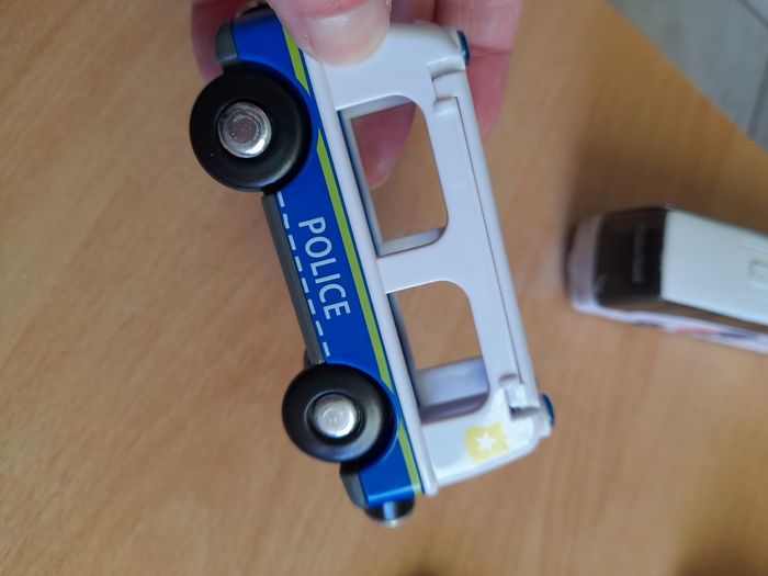 Voiture et bus - photo numéro 6