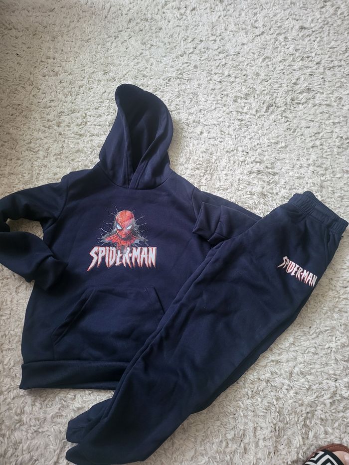 Jogging spiderman