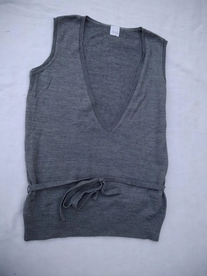 Pull sans manche gris