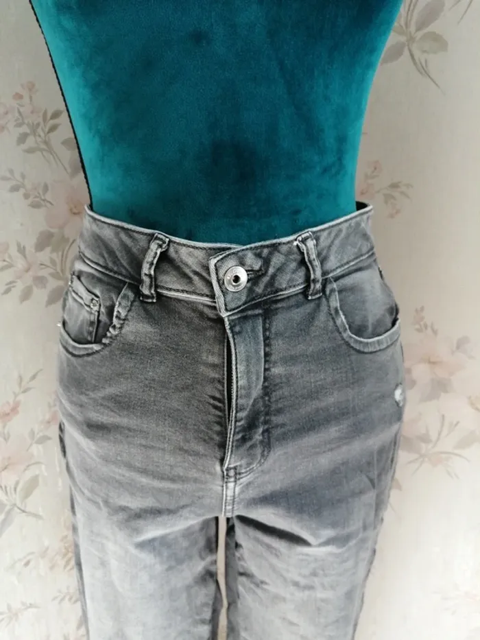 Jeans skinny high waist gris troué avec effet déchiré aux chevilles / jennyfer / (40) - photo numéro 3