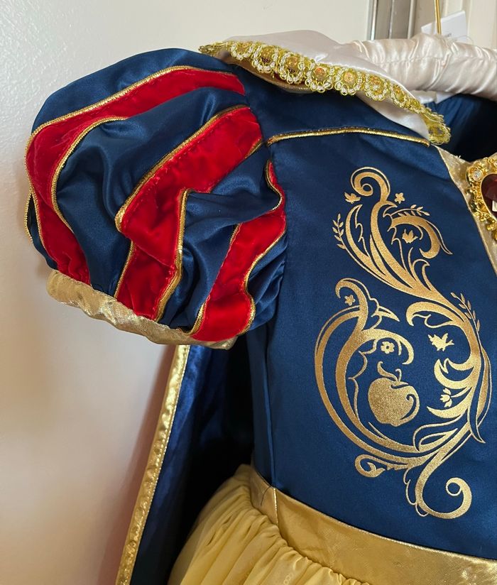 Déguisement deluxe blanche neige Disney Disneyland 5 6 ans - photo numéro 5