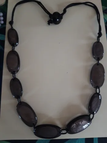 Sautoir perles ovales noires translucides