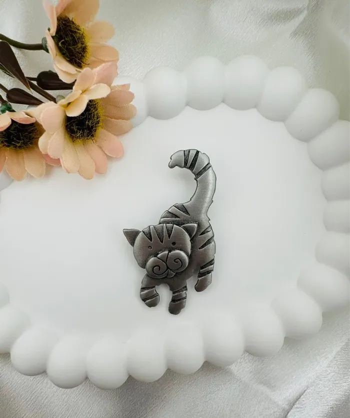 Broche chaton 1980 américain vintage gravure JJ Jonet Jewelry