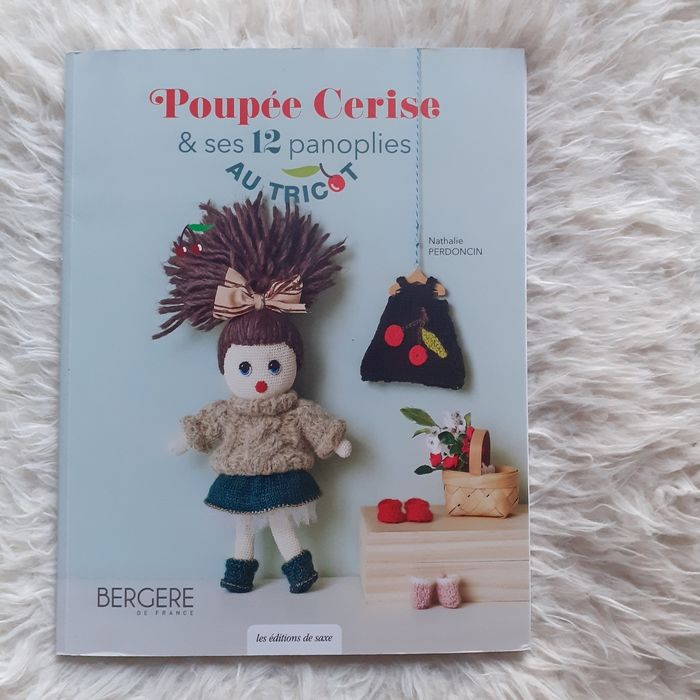 Livre "Confection poupée au tricot+ 12 tenues "