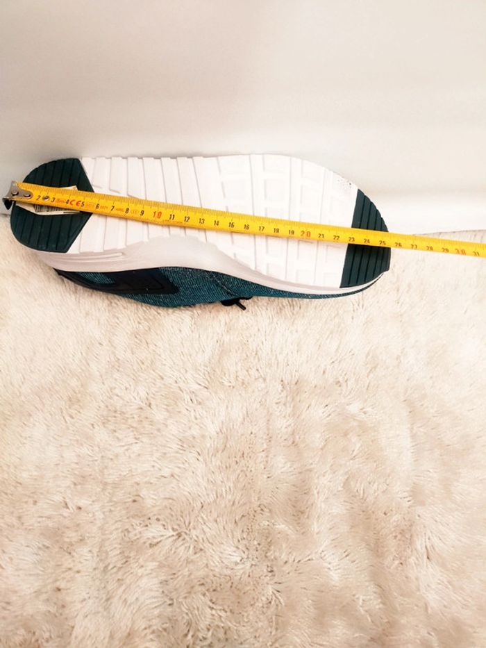 Baskets, sneakers a paillettes Angela Thompson taille 39 - photo numéro 9